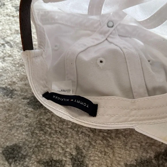 Tommy Hilfiger White Cap - Picture 2 of 3